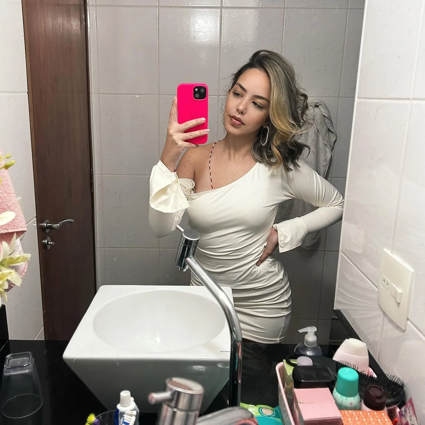 classy 18yo latina just started posting on here picture 1 of 1
