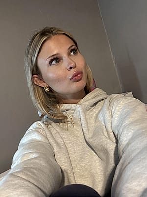 Do you think I'm hot? Do I pass as girlfriend material? F19'