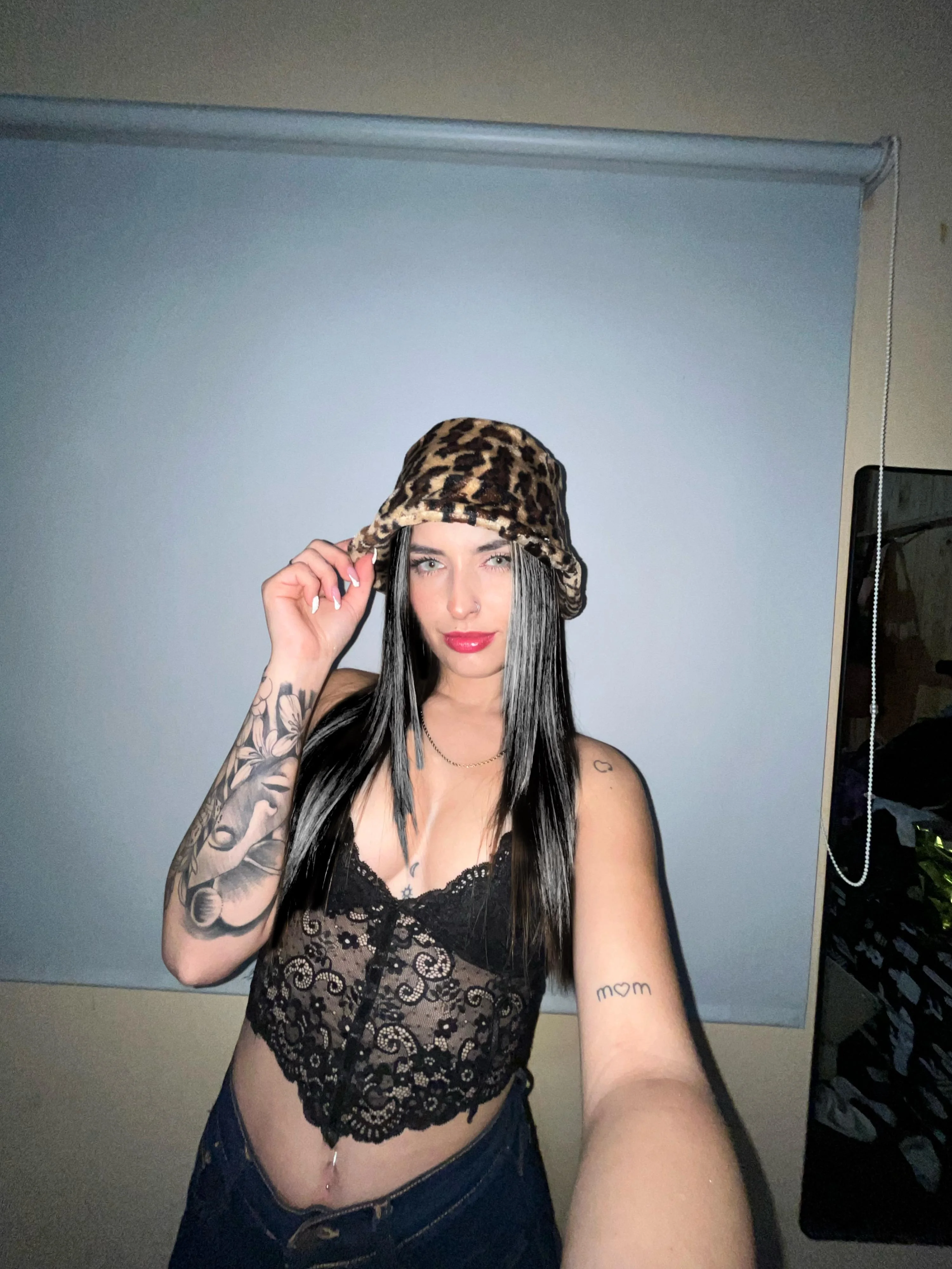 do I look sexy with this outfit? picture 1 of 1