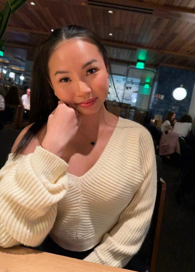 Would you take a classy girl like me on a date? picture 1 of 1
