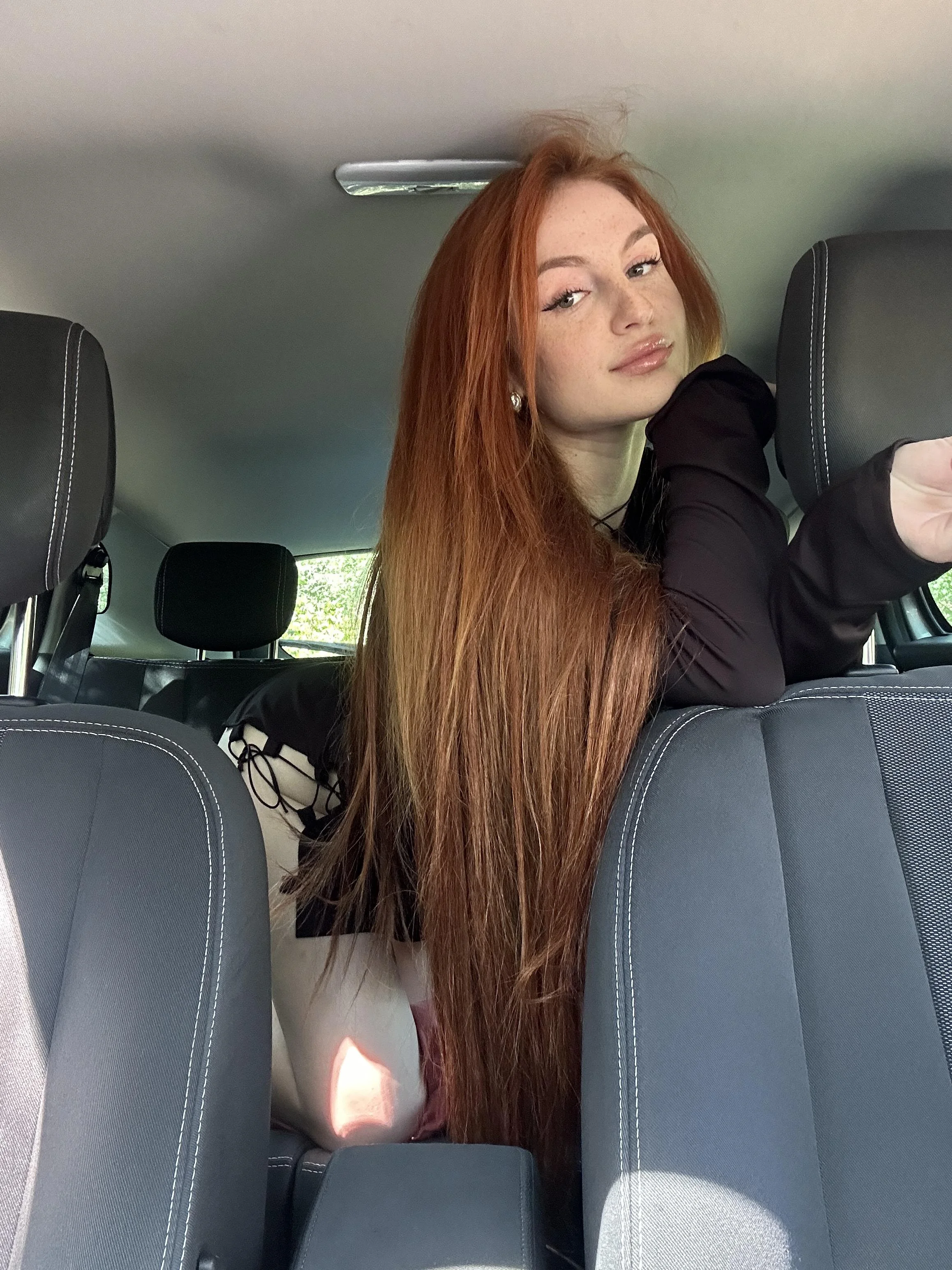 Sexy babe need your attention picture 1 of 1
