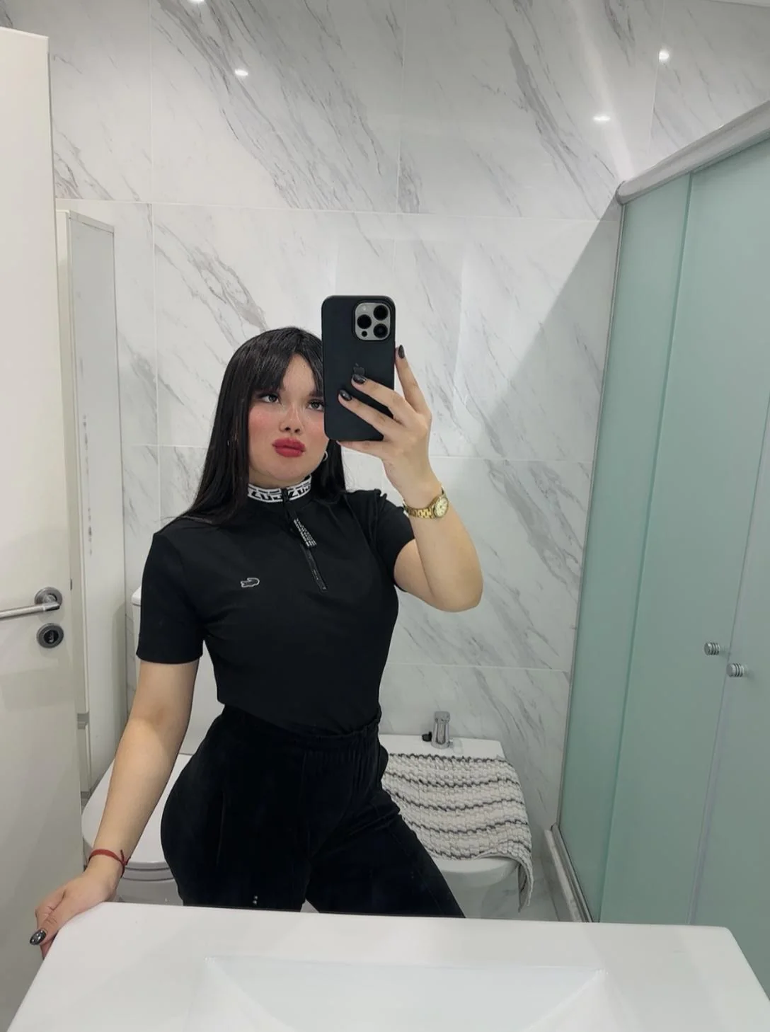 I can look sexy without being nude. picture 1 of 1