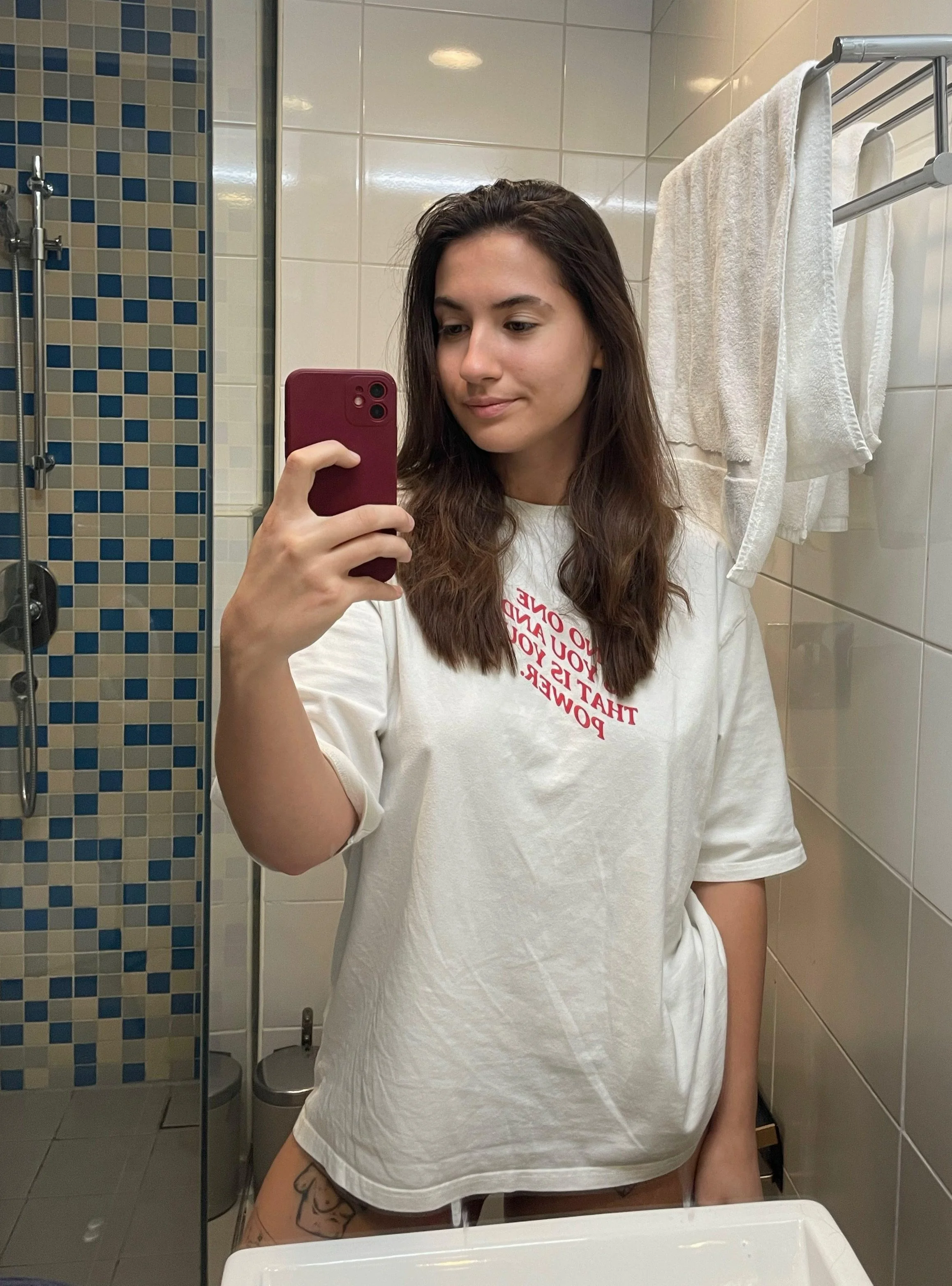 Am I hot in this pic? F27 picture 1 of 1