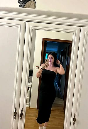 Looking hot on my dress'