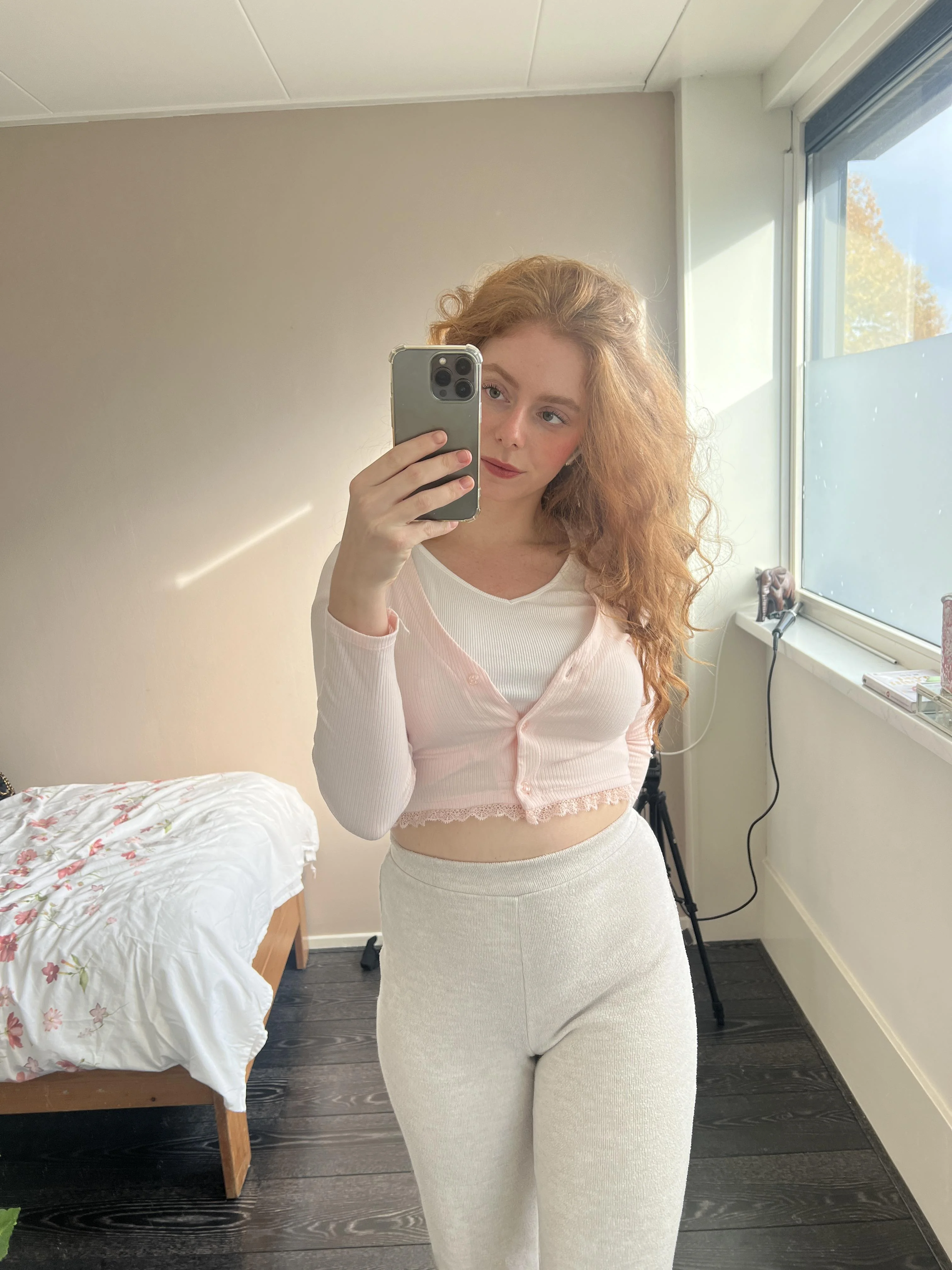 Pale hues, vibrant heart. picture 1 of 1