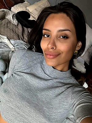 Am I hot or not? 23F'