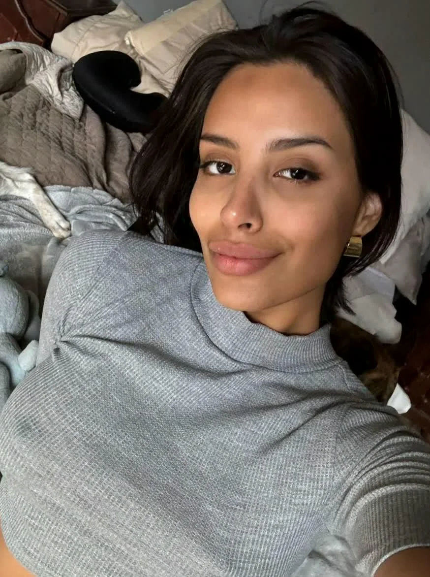 Am I hot or not? 23F picture 1 of 1