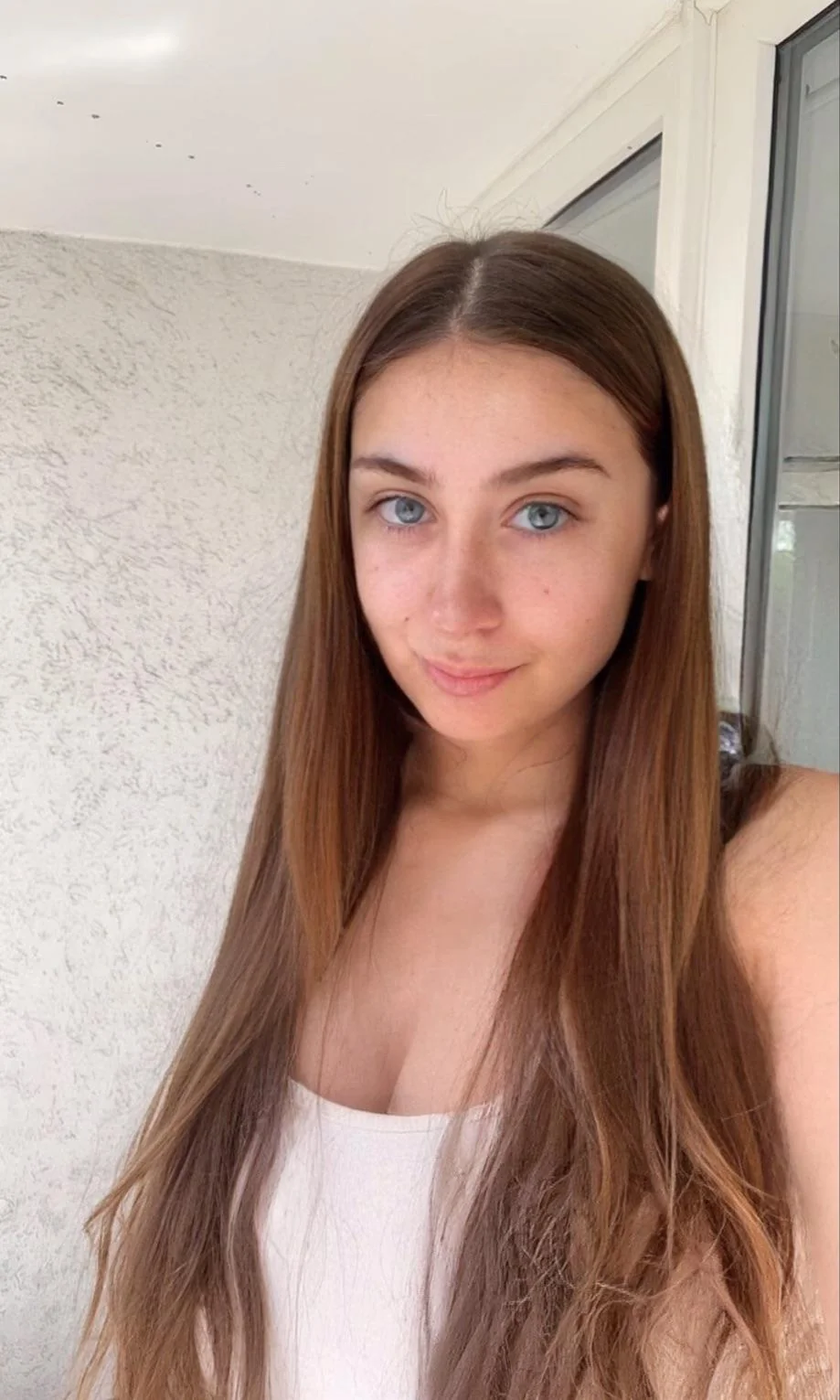 f19 am i hot even without makeup? picture 1 of 1