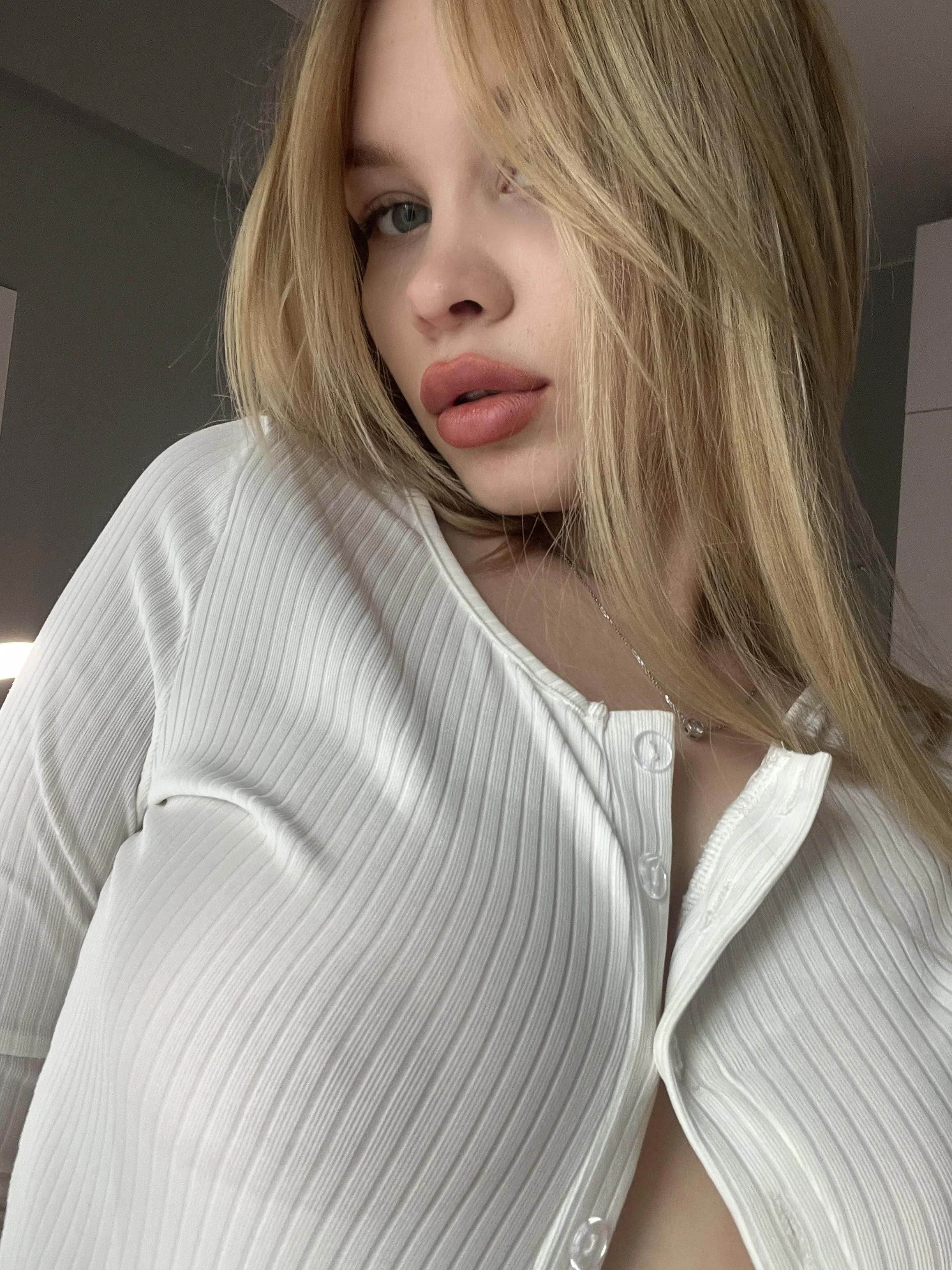 Am I hot ? 21 yo picture 1 of 1