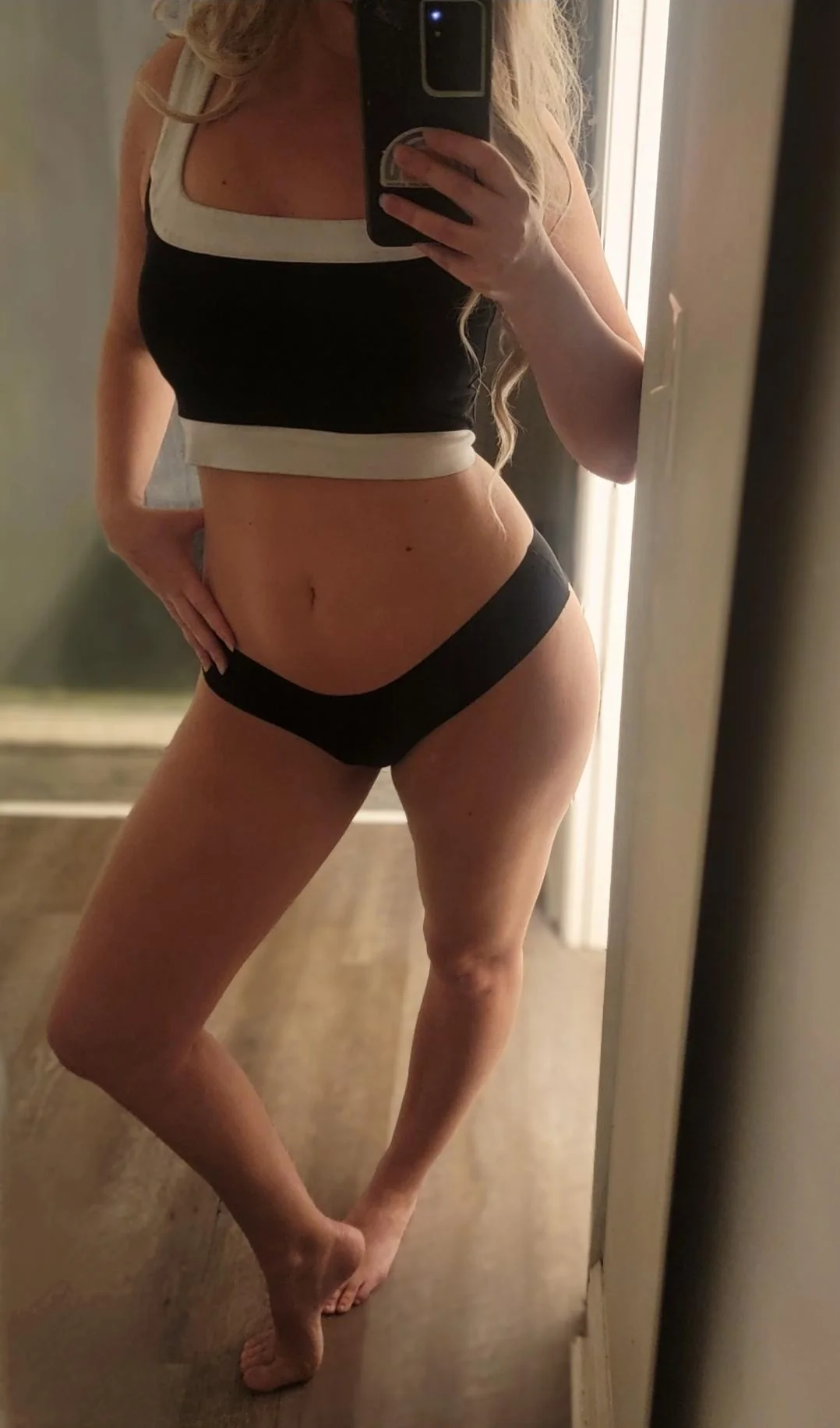 Liking my 42 yo Mom body on a Tuesday night? picture 1 of 1