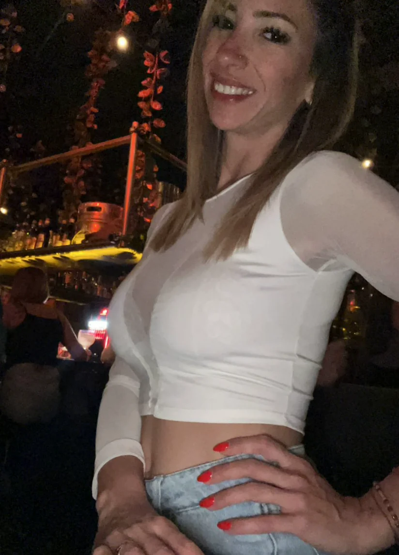 Feeling classy in my white top picture 1 of 1
