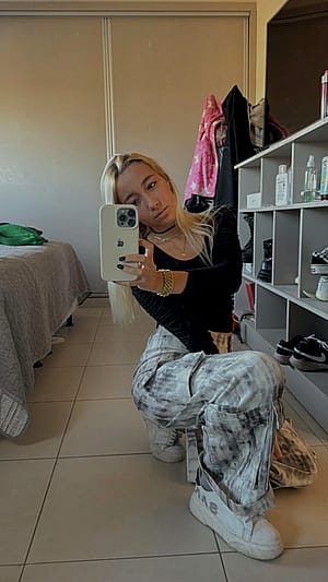 Am I looking hot in this outfit? F19'