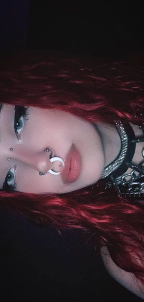 Are goth chicks hot to you? [F20] picture 1 of 1