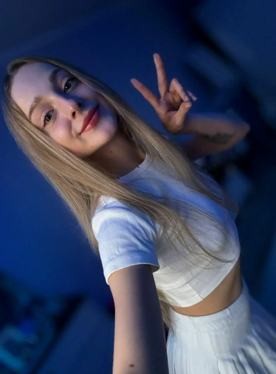All white for today! ✌️ picture 1 of 1