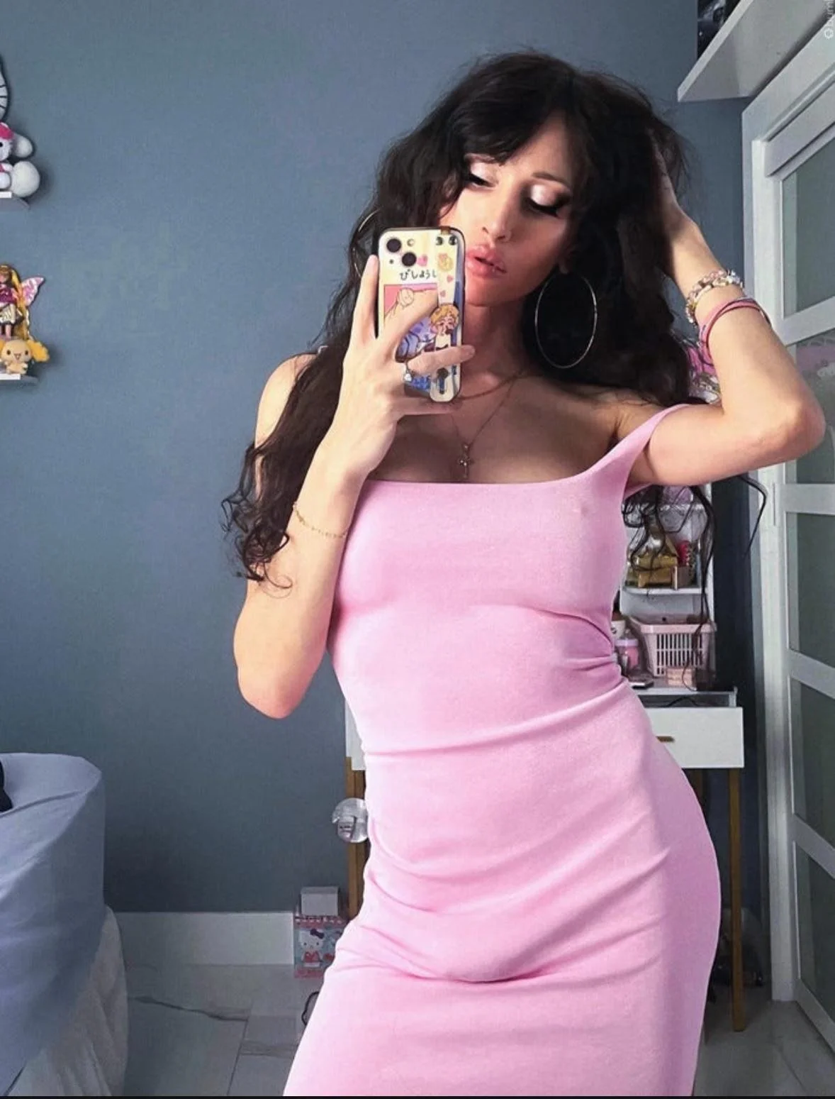 She pretty? picture 1 of 2