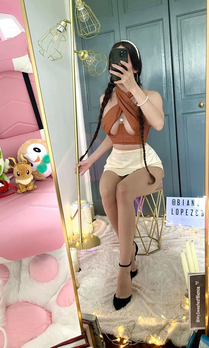 Am I cute for a white latina girl? picture 1 of 1