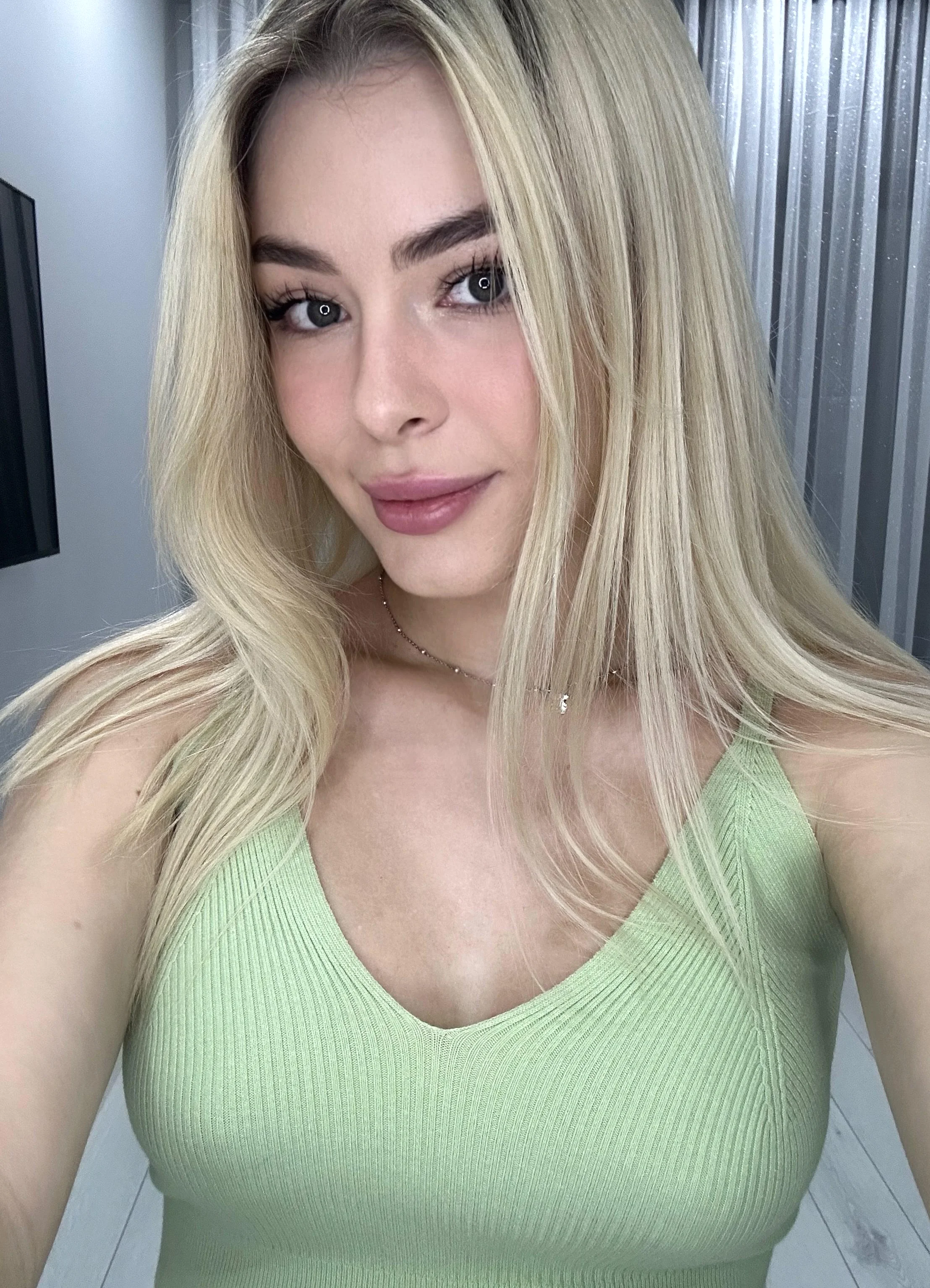 Do you think I look gorgeous in this shot? picture 1 of 1