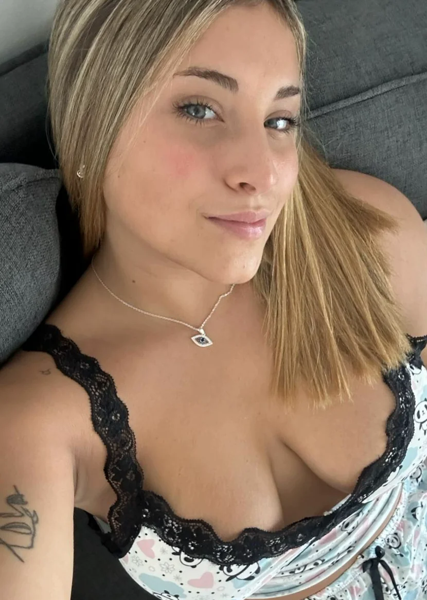 F19 latina... am i hot picture 1 of 1