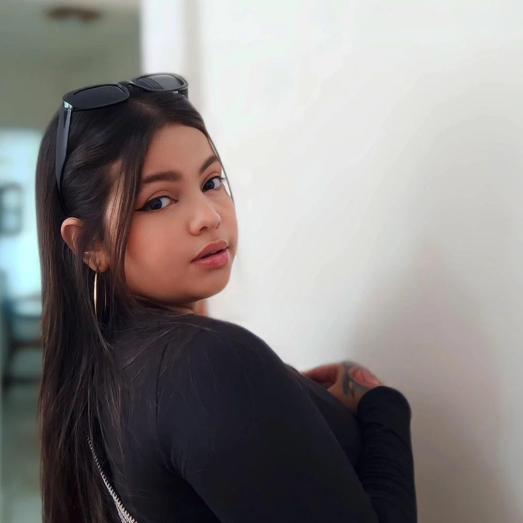 Black is always elegant picture 1 of 1