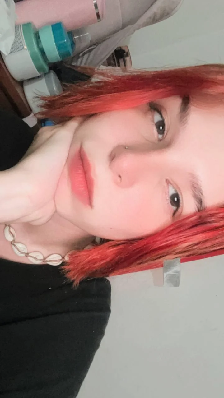 red hair improves my skin color picture 1 of 1