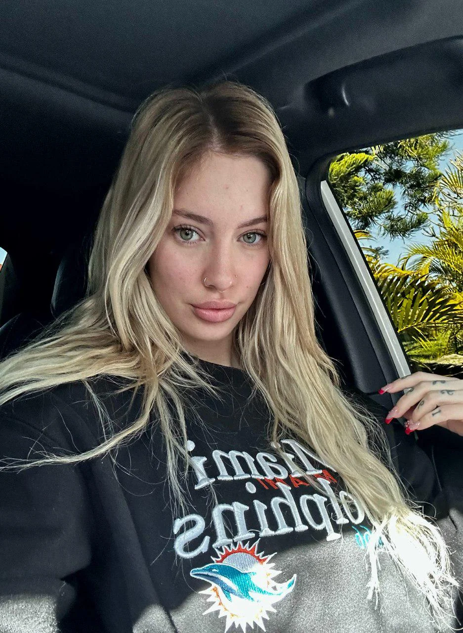 Am I looking hot enough for you? F26 picture 1 of 1