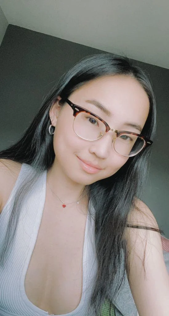 rate the facecard, hot or not? picture 1 of 1