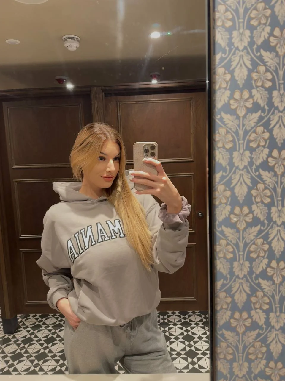 White Girl Full of Style and Natural Confidence picture 1 of 1