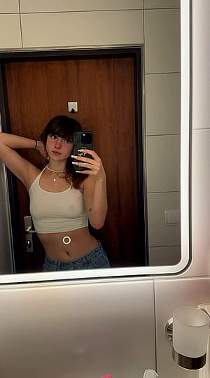 f18 do i look hot rn?'