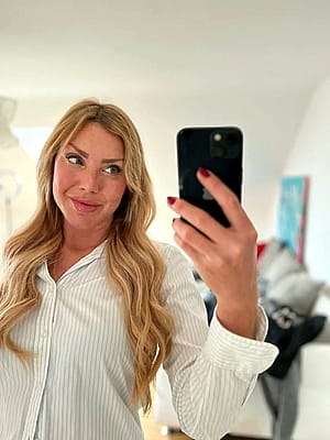 Mommy is feeling sexy today'