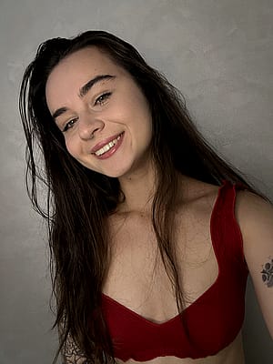 Do i look cute in my red top?'