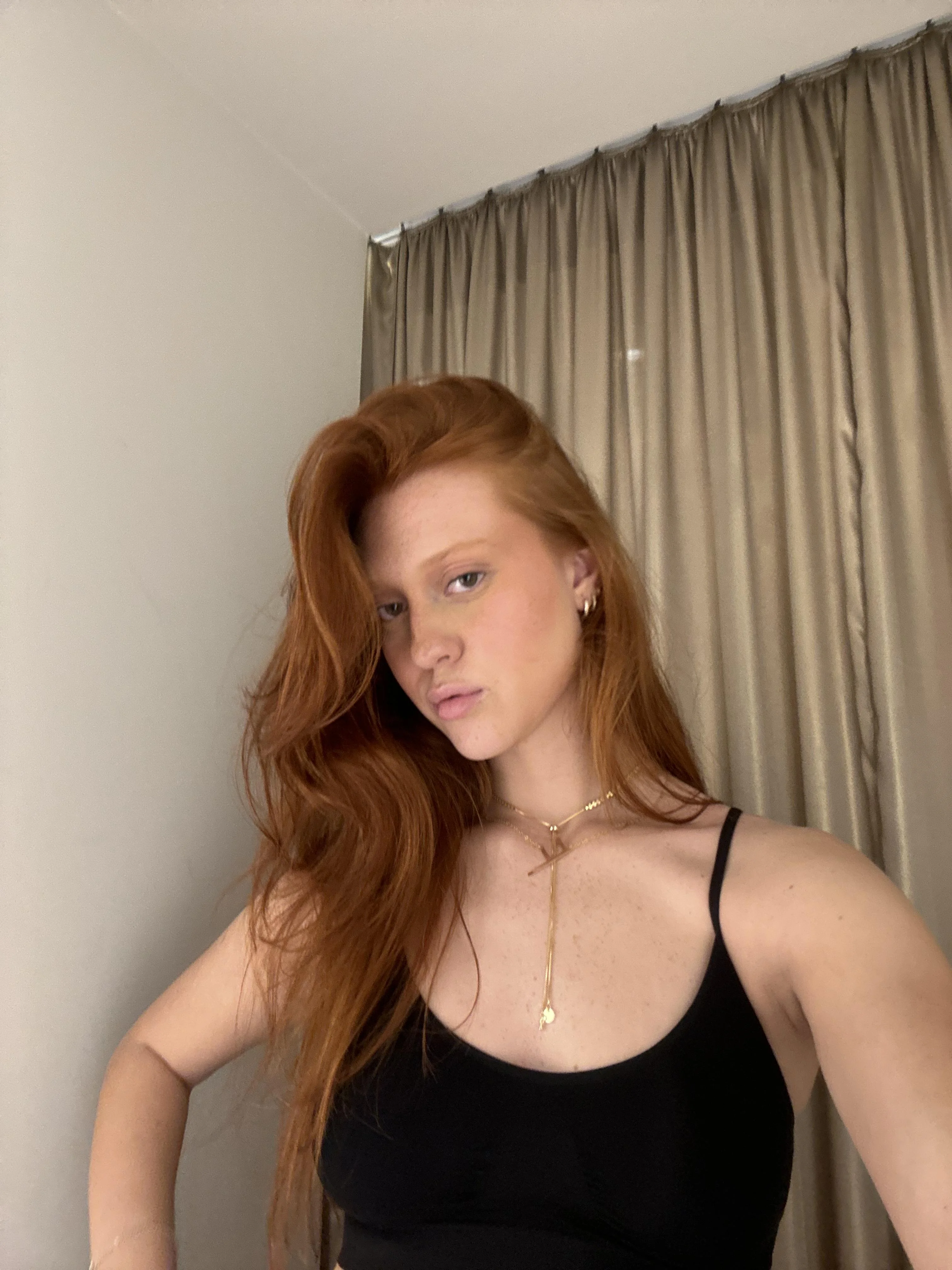 I know I look more hot with my red hair . picture 1 of 1
