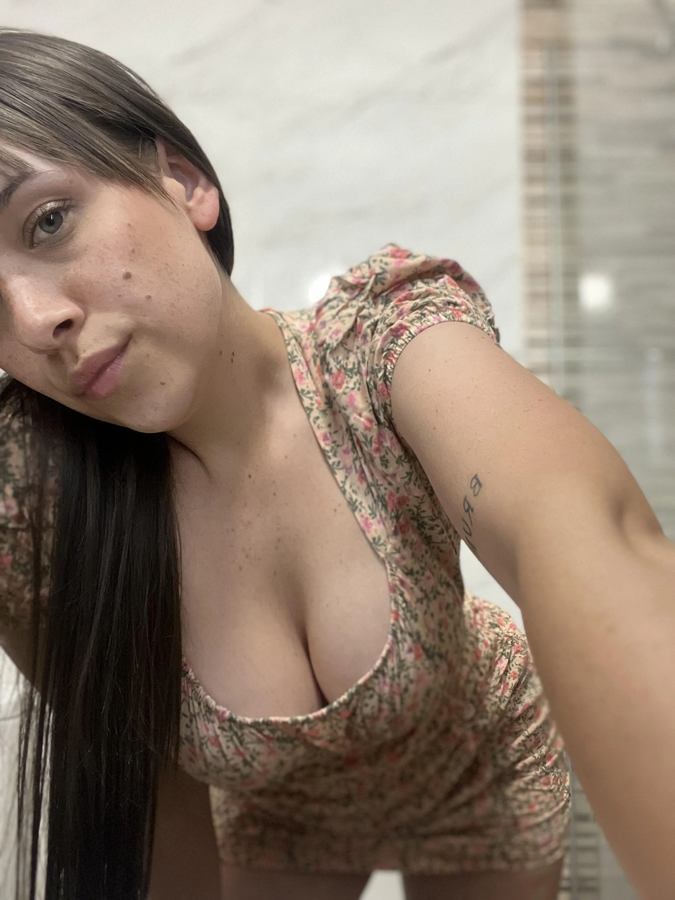 DO YOU THINK I'M SEXY IN CLOTHES? picture 1 of 1