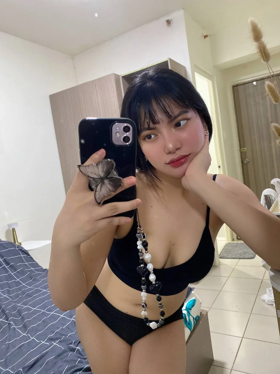 Do you think I'm hot? F19 picture 1 of 1