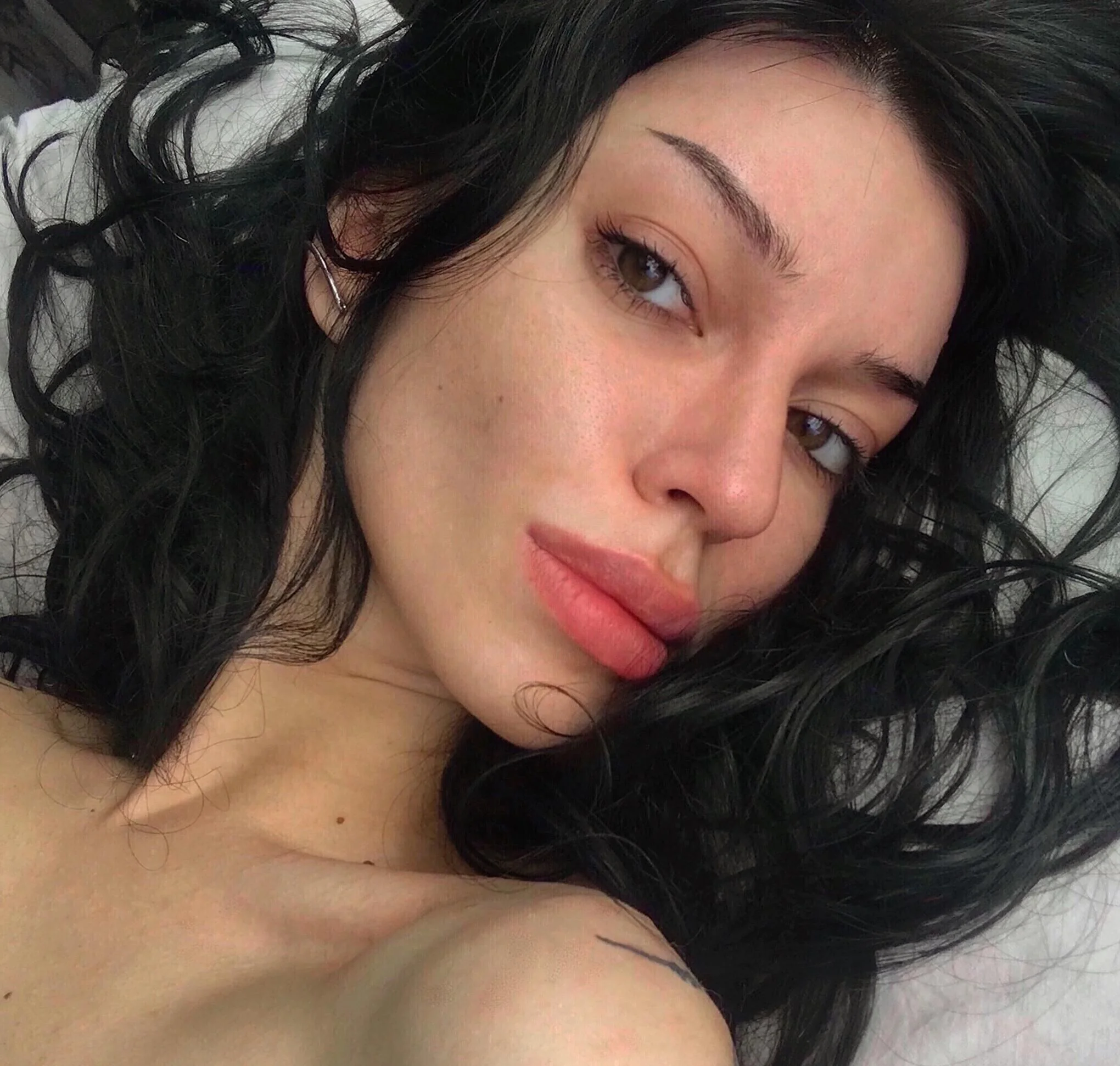 F20 do my morning face looks hot? picture 1 of 1