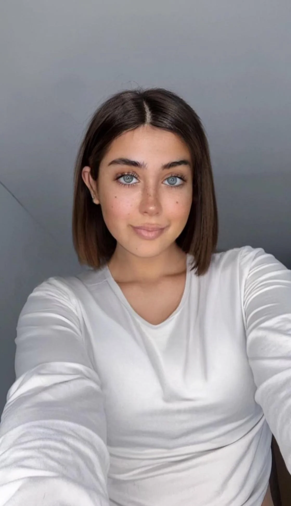 f19 do you think short hair is hot or not picture 1 of 1