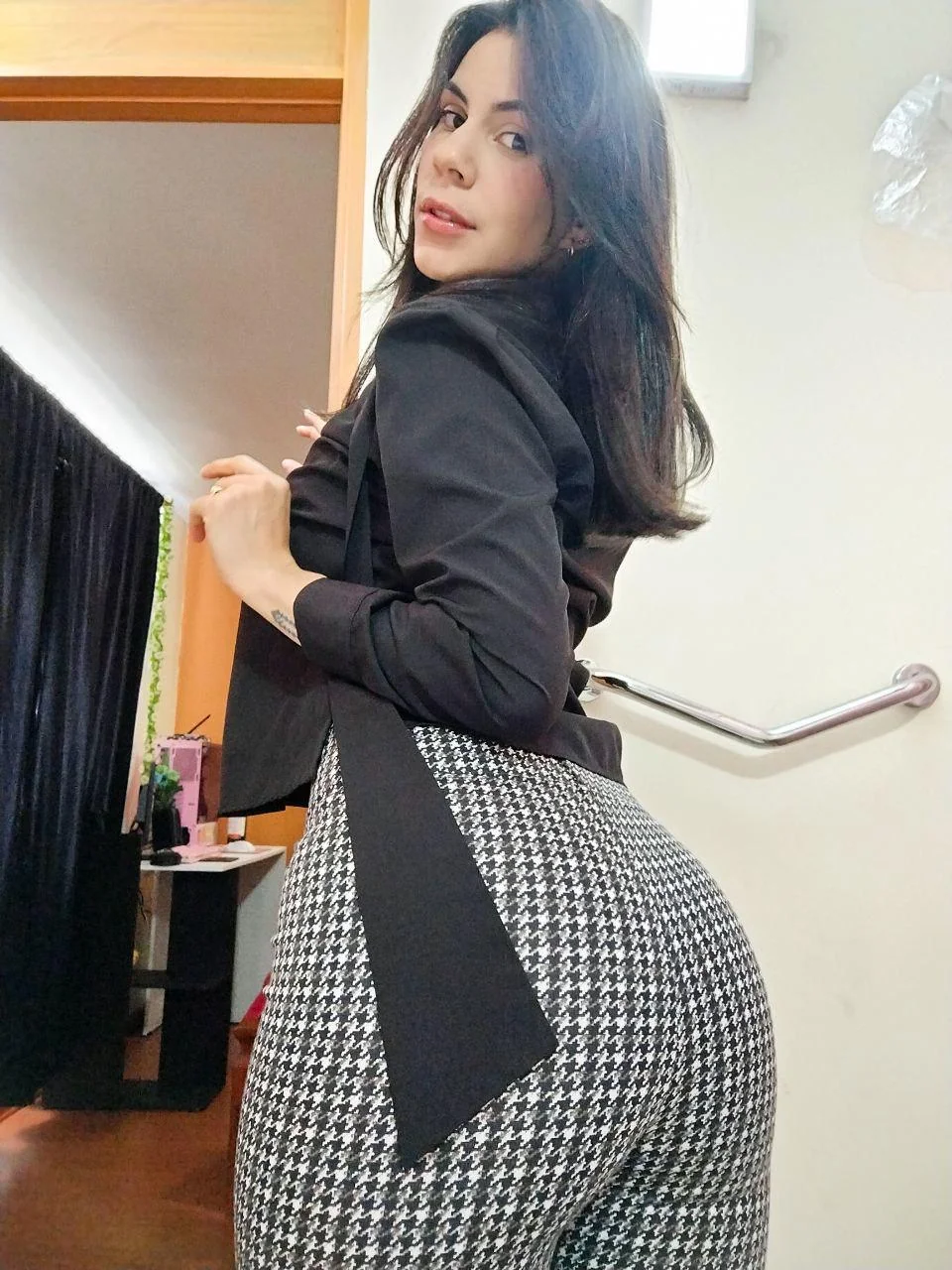 Would you invite me on a date? picture 1 of 1
