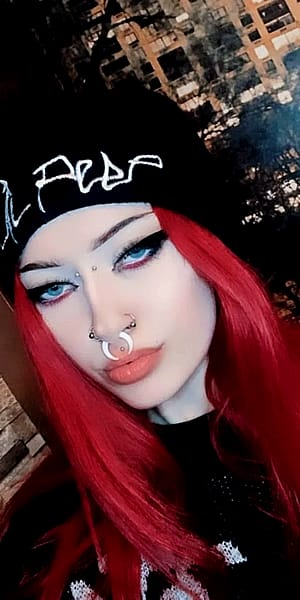 Does goth chick hot to you? [F20]'