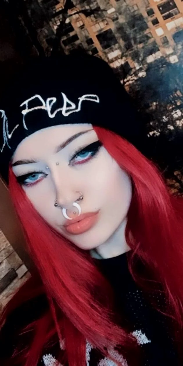Does goth chick hot to you? [F20] picture 1 of 1