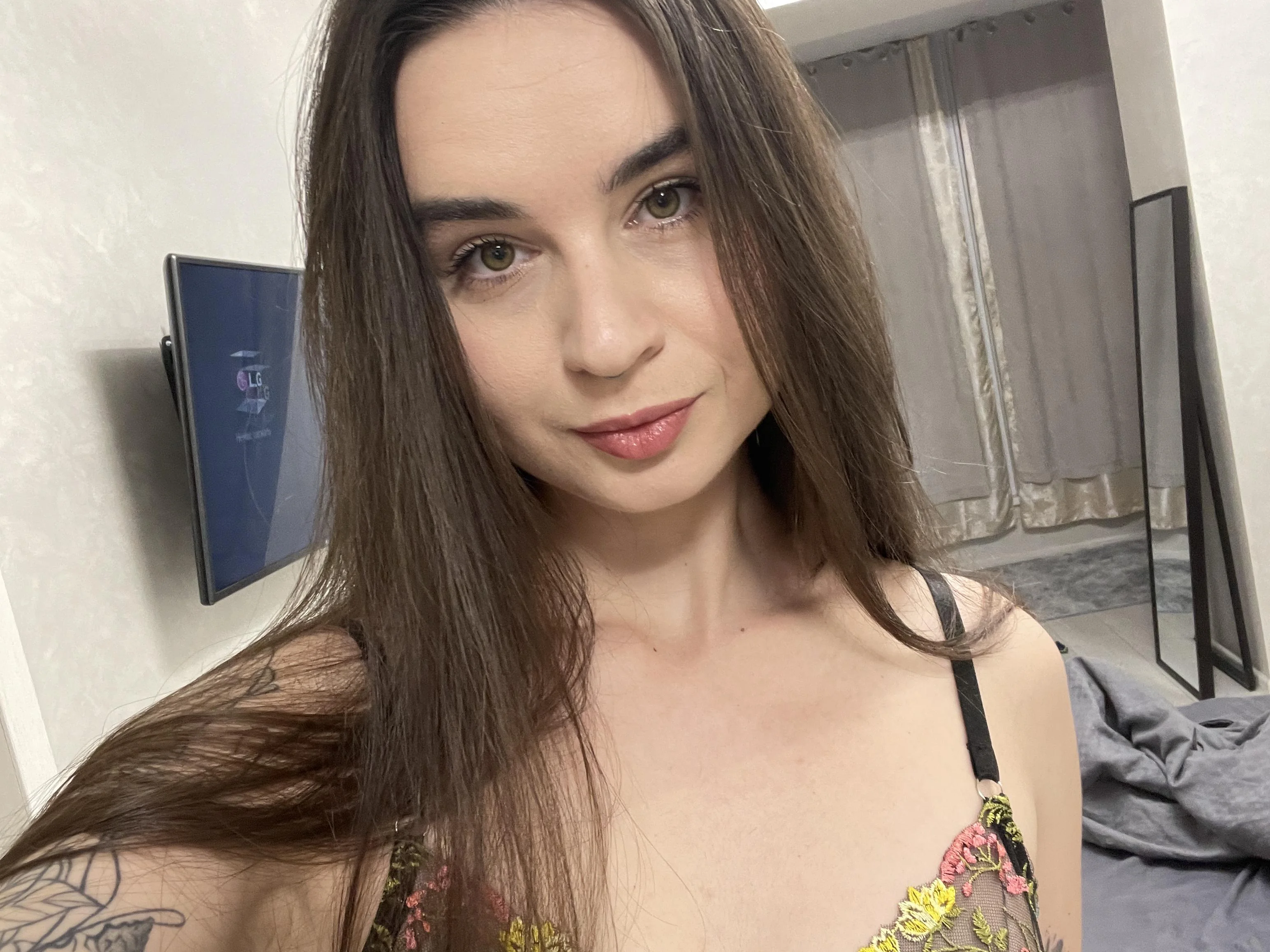 Am i hot enough? F26 picture 1 of 1