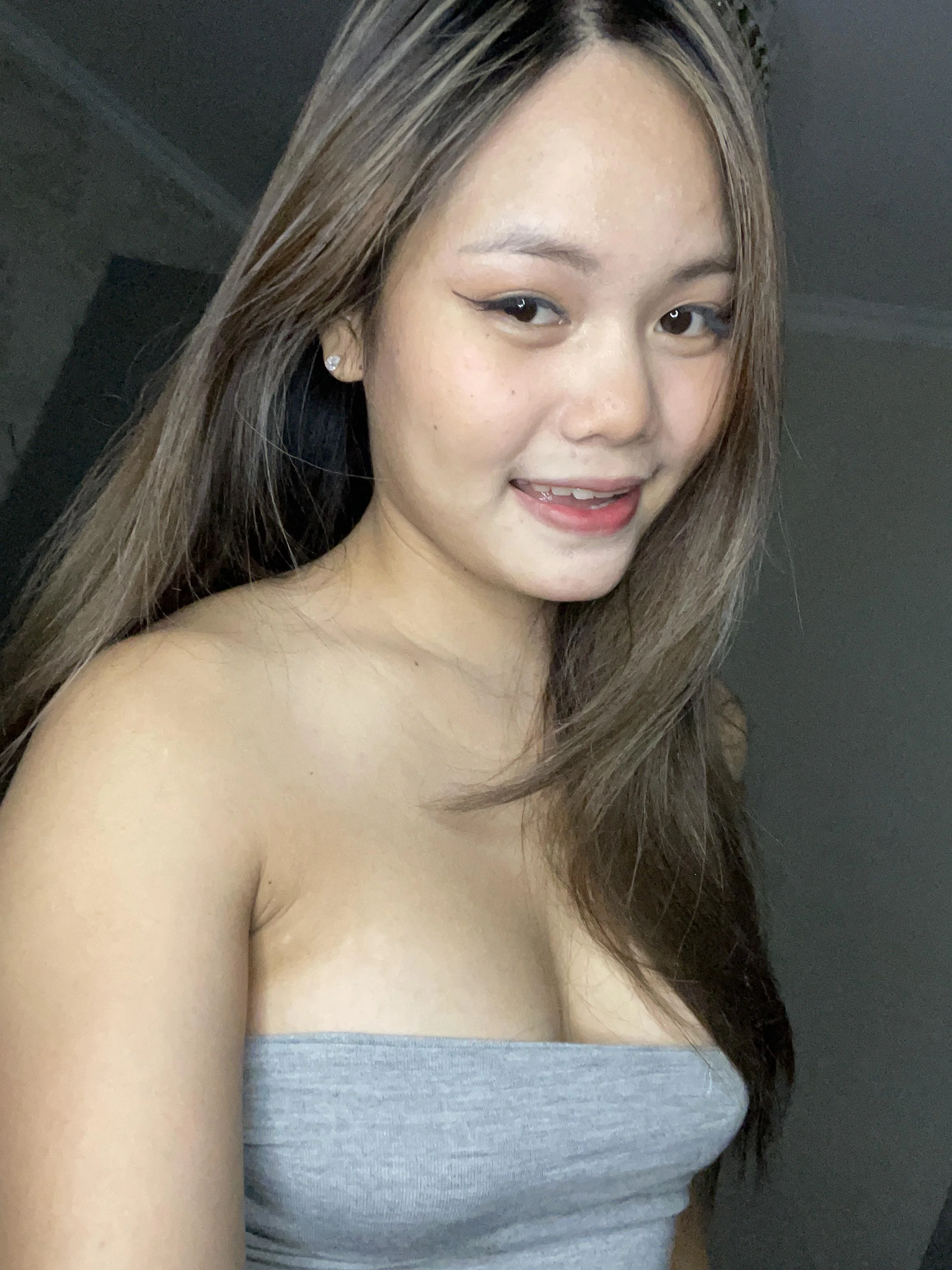 Am I hot? Asian F18 picture 1 of 1