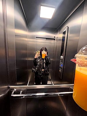 quick selfieee at the elevator. all dolled up'