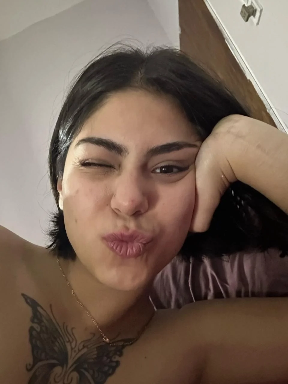 Do I attract you? F19 picture 1 of 1