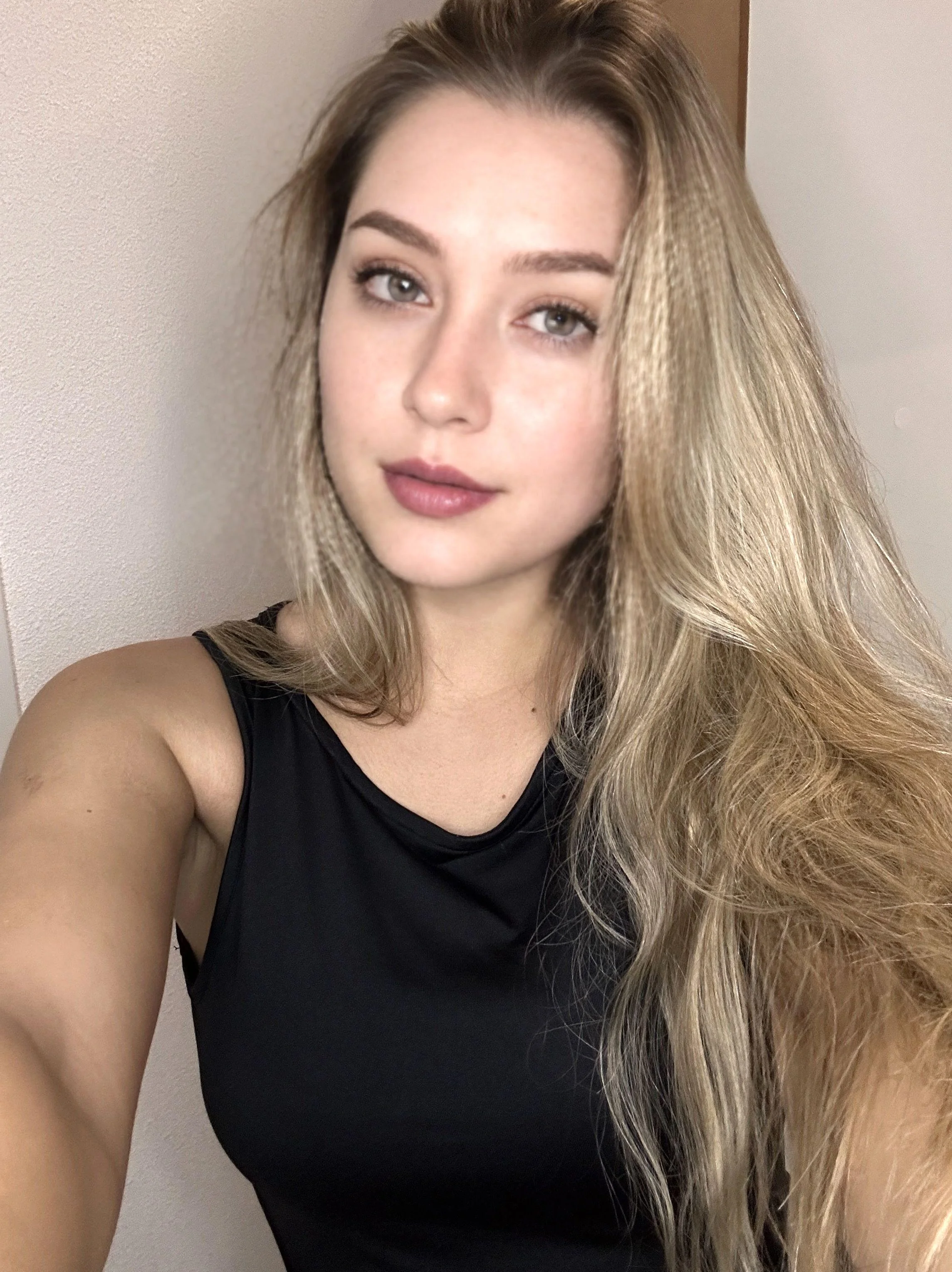 Looking for a partner who's cute, funny and can handle me picture 1 of 1