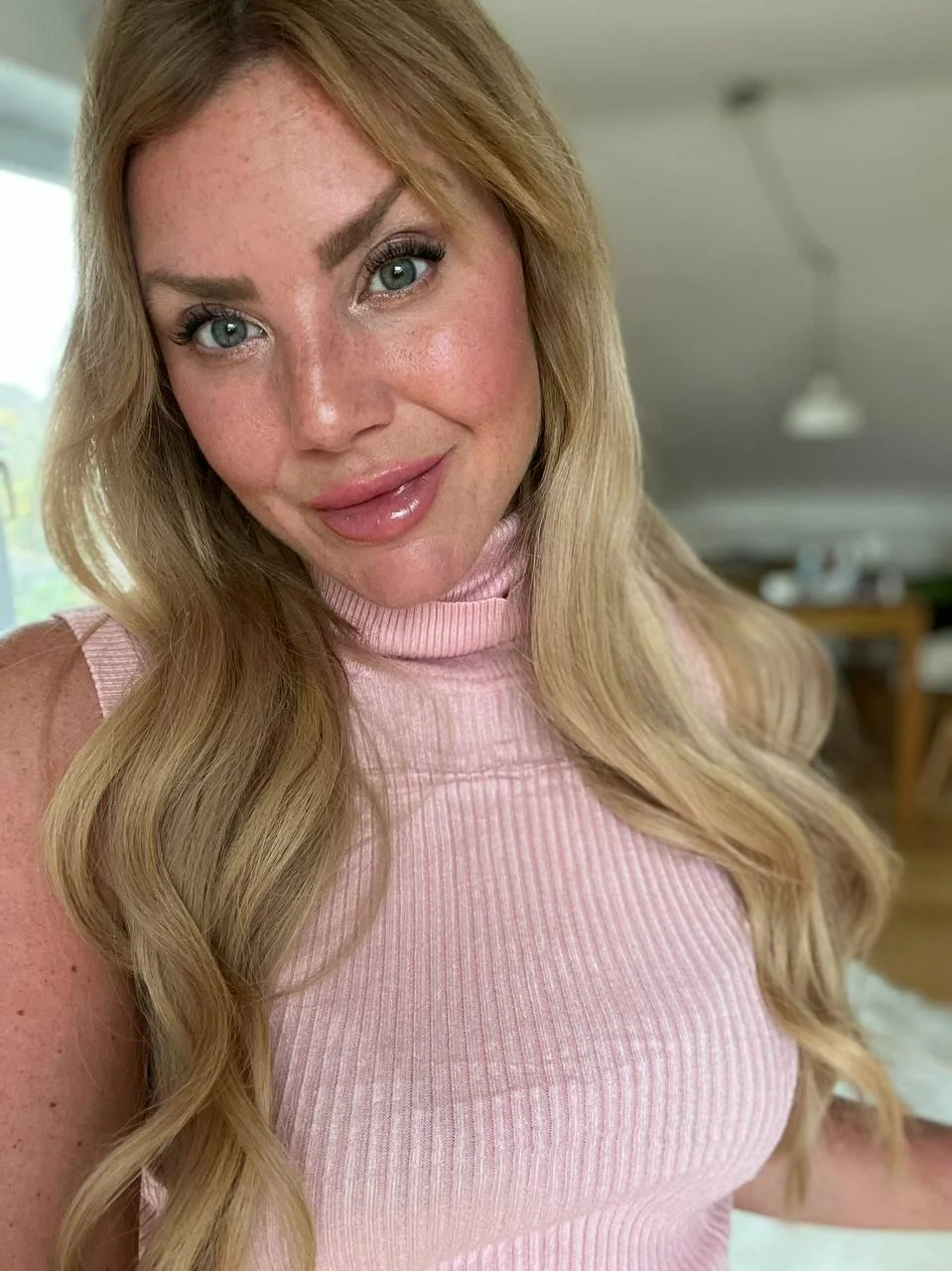 selfie in my new pink top picture 1 of 1