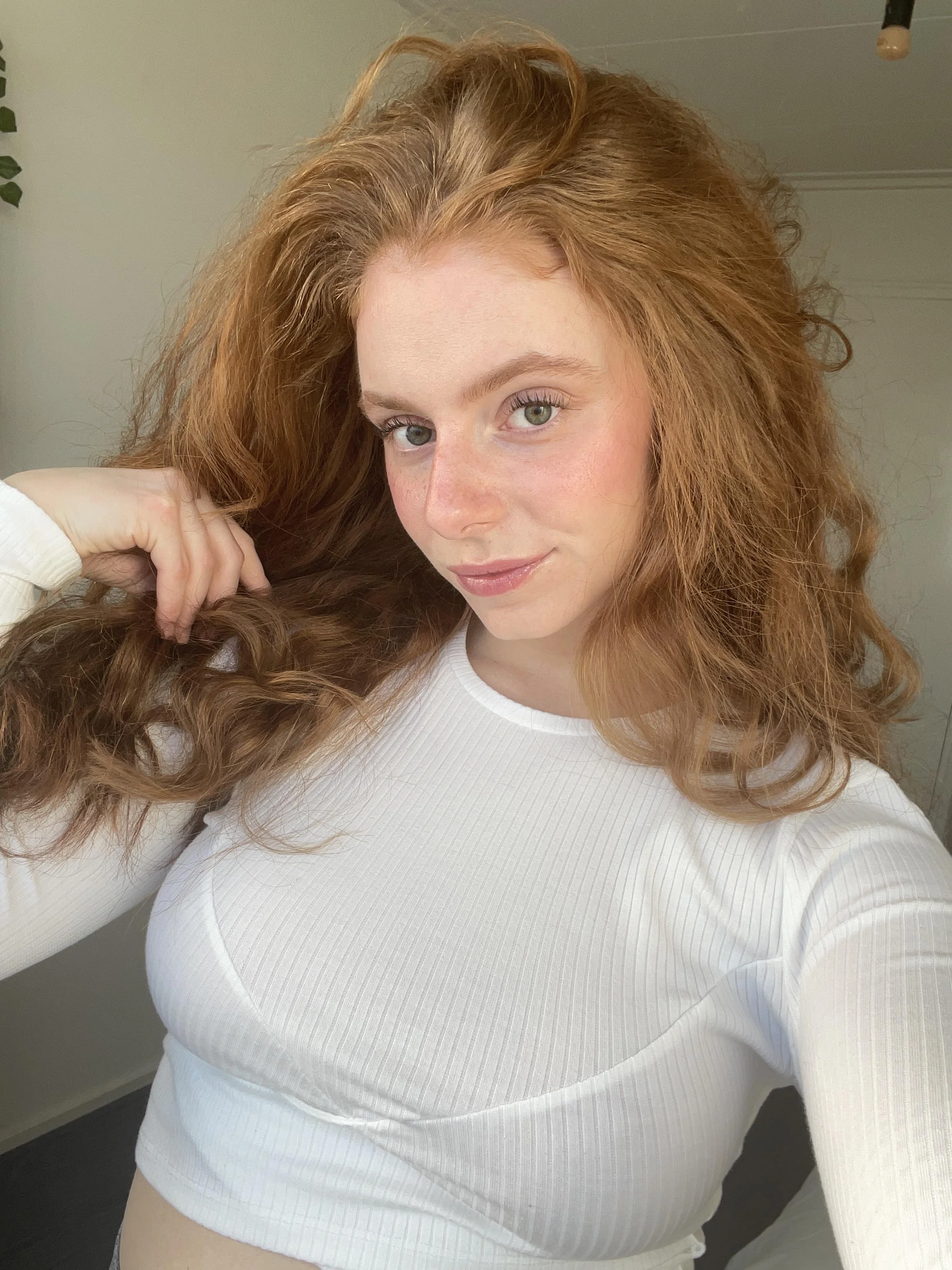 A vision of pale beauty. picture 1 of 1