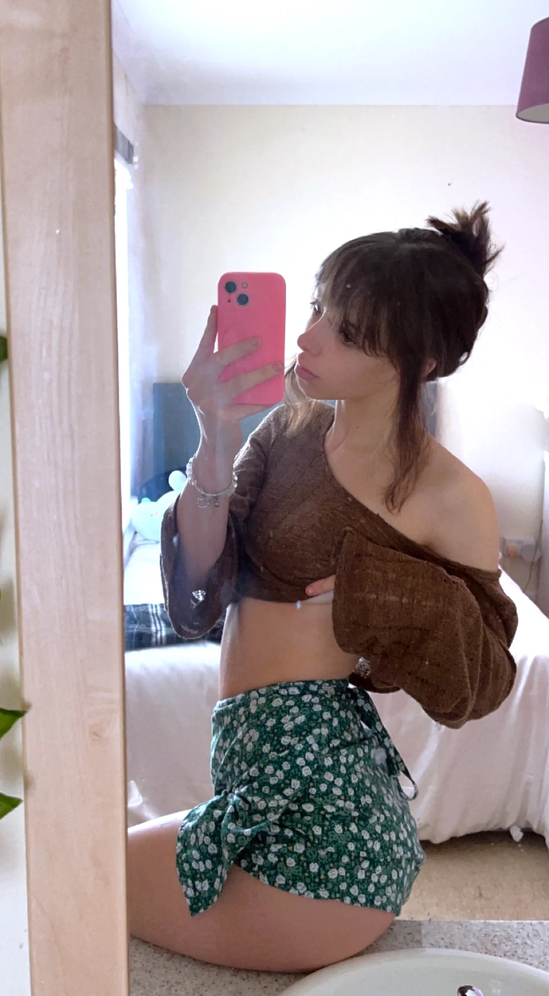 Am I hot in this green mini skirt? F19 picture 1 of 1
