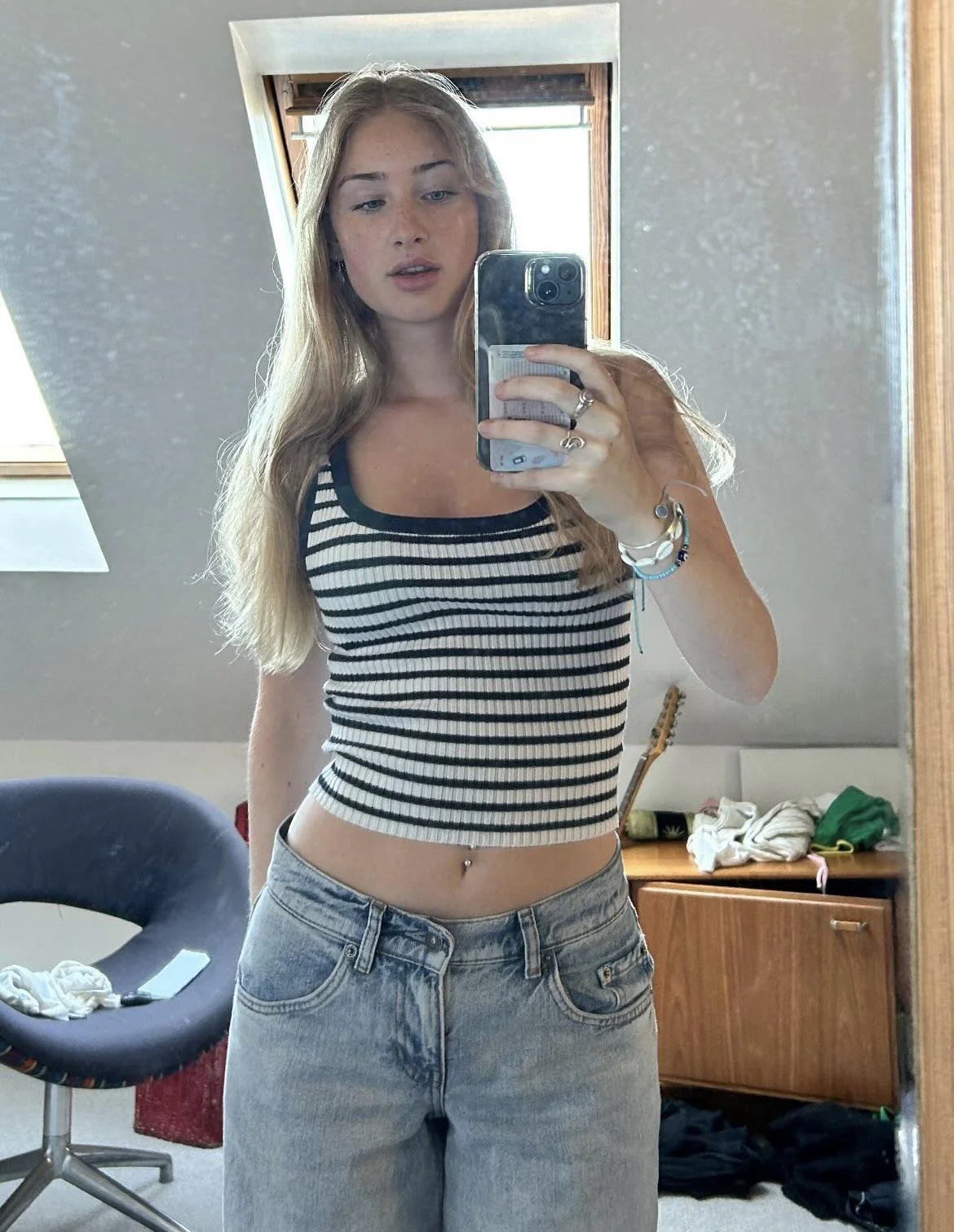Would you date me? (F18 UK) x picture 1 of 1