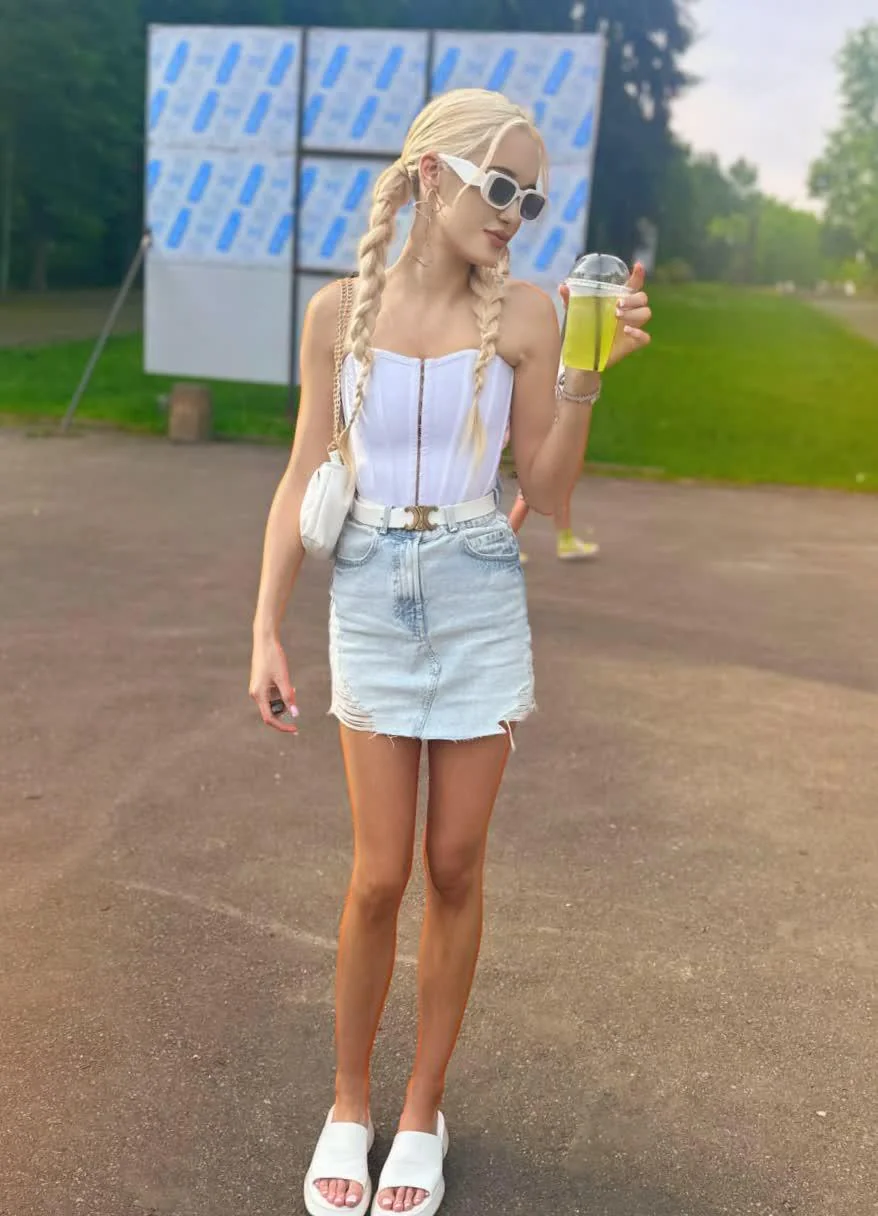 Small in stature, but my blonde energy is all kinds of cute picture 1 of 1