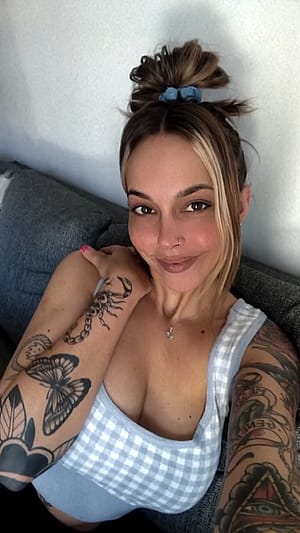 Am I hot for my age? (F31)'