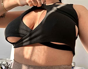 My perfect black top that supports my breasts without a bra'